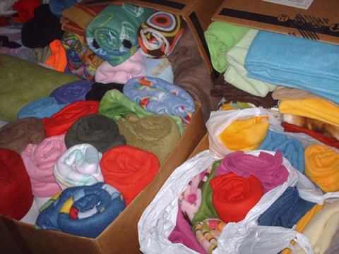 374 - fleece in several boxes/bags